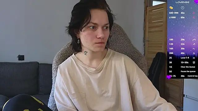 esajukyy online show from 15, 4, 2026