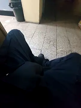 Snapshot of Cuming_Out chatting on 4, 3, 2026 Cuming Out online show from 4, 3, 2026