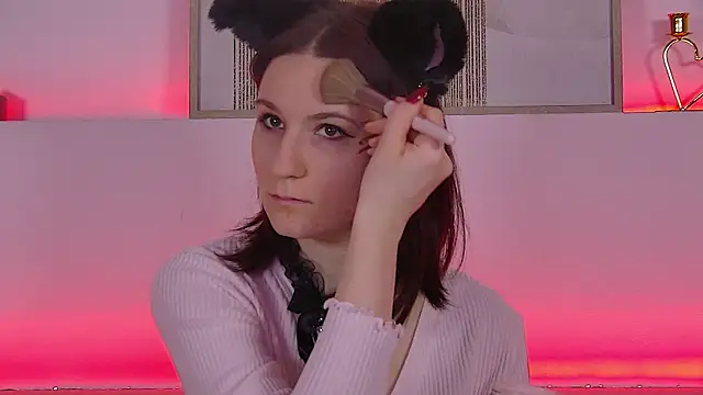 VictoriaArdern online show from 1, 2, 2025