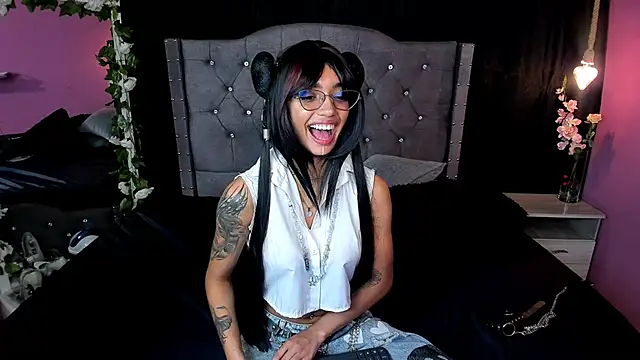 slutty venus online show from 2, 3, 2025