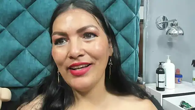 PENELOPELEWISs online show from 26, 3, 2026