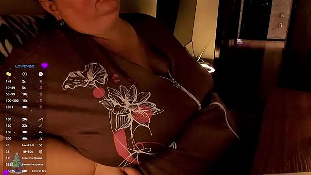 SexxyDreams1 online show from 6, 1, 2025