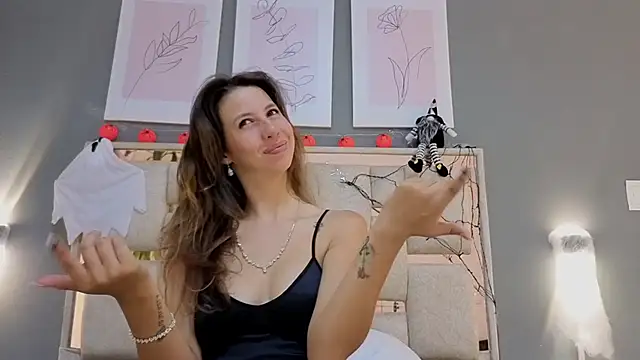 jolie lov online show from 2, 10, 2025