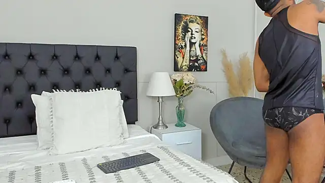 Snapshot of Robin_Rief chatting on 11, 2, 2025 Robin Rief online show from 11, 2, 2025