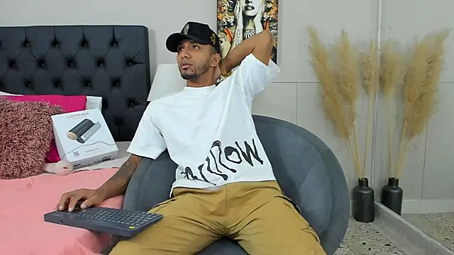 Snapshot of Robin_Rief chatting on 1, 3, 2025 Robin Rief online show from 1, 3, 2025