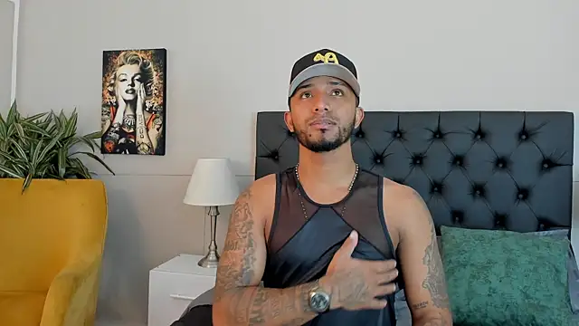 Snapshot of Robin_Rief chatting on 12, 10, 2025 Robin Rief online show from 12, 10, 2025