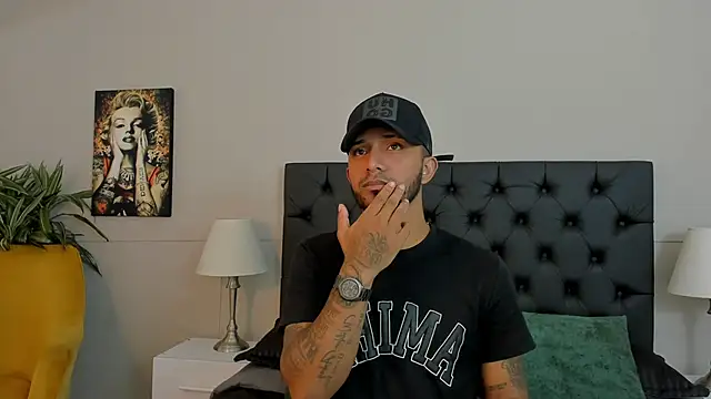 Snapshot of Robin_Rief chatting on 13, 10, 2025 Robin Rief online show from 13, 10, 2025