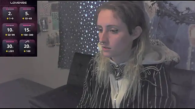 Snapshot of _hellostormy_ chatting on 8, 9, 2025 hellostormy online show from 8, 9, 2025