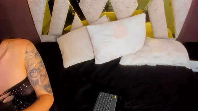 Amelia lorenz online show from 24, 12, 2024