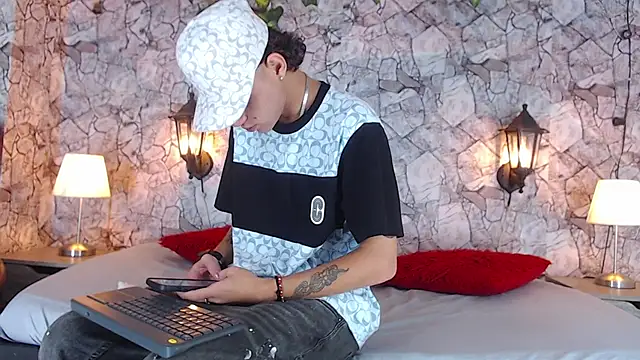 Samuel Hilton online show from 15, 12, 2024