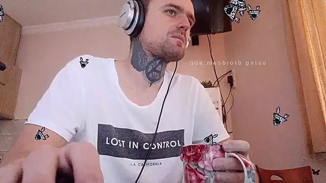 Snapshot of HappyZebra13 chatting on 2, 2, 2025 HappyZebra13 online show from 2, 2, 2025