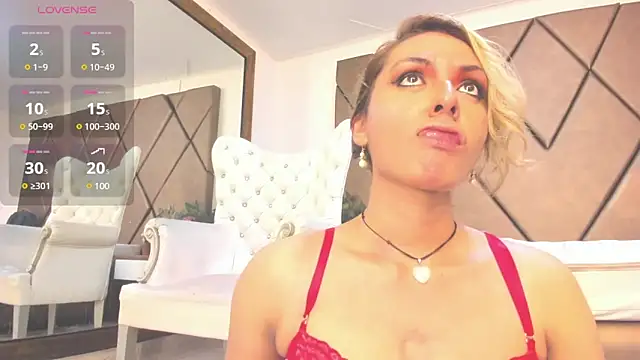 LunitaDiva online show from 5, 3, 2025