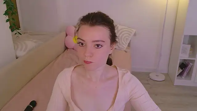 Lana  Cute  online show from 13, 7, 2026