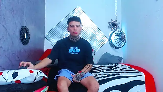 Snapshot of exotic_hot_couple chatting on 24, 2, 2025 exotic hot couple online show from 24, 2, 2025