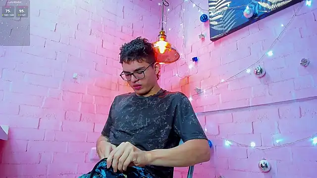 Snapshot of JACK_BLOSSOM_ chatting on 4, 1, 2025 JACK BLOSSOM online show from 4, 1, 2025