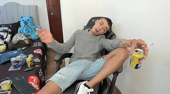 Snapshot of twink_latino5 chatting on 25, 12, 2024 twink latino5 online show from 25, 12, 2024