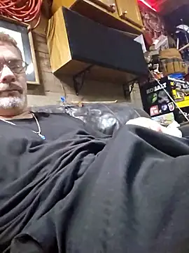 Snapshot of tileguyyy chatting on 23, 9, 2025 tileguyyy online show from 23, 9, 2025