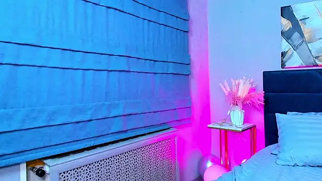 Curvy Dynamite  online show from 15, 3, 2025