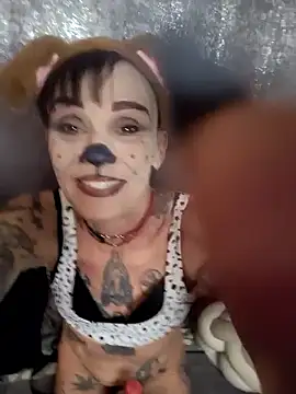 Snapshot of MommyMisfit chatting on 2, 10, 2025 MommyMisfit online show from 2, 10, 2025