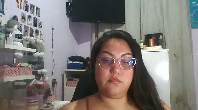 Paolaa hoot online show from 25, 2, 2025