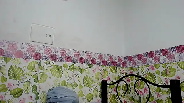 sweetfantacies18 online show from 25, 1, 2025