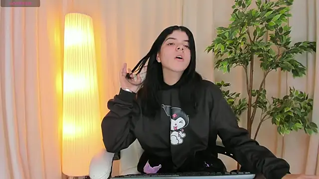 Snapshot of Maddy_bennet chatting on 6, 3, 2025 Maddy bennet online show from 6, 3, 2025