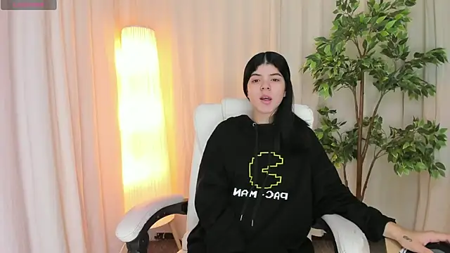 Snapshot of Maddy_bennet chatting on 7, 3, 2025 Maddy bennet online show from 7, 3, 2025