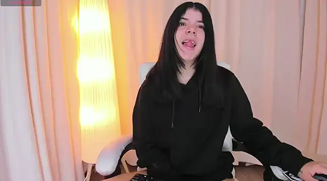 Snapshot of Maddy_bennet chatting on 12, 3, 2025 Maddy bennet online show from 12, 3, 2025