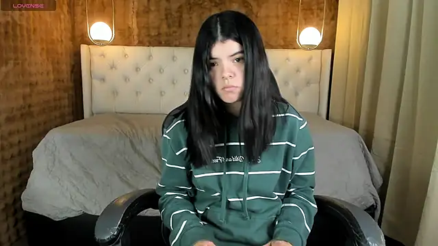 Snapshot of Maddy_bennet chatting on 19, 3, 2025 Maddy bennet online show from 19, 3, 2025