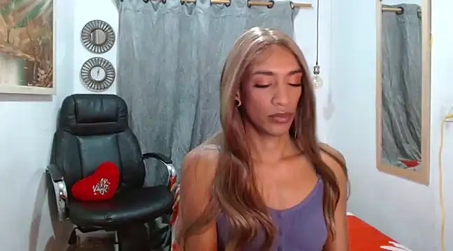 Snapshot of Dannacamilsaenz chatting on 8, 2, 2025 Dannacamilsaenz online show from 8, 2, 2025