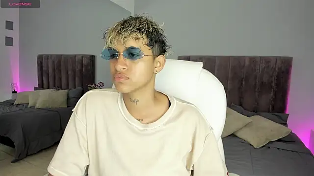 Snapshot of Dominick_jones chatting on 19, 1, 2025 Dominick jones online show from 19, 1, 2025