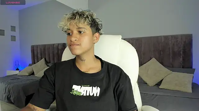 Snapshot of Dominick_jones chatting on 20, 1, 2025 Dominick jones online show from 20, 1, 2025