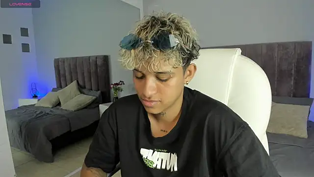 Snapshot of Dominick_jones chatting on 20, 1, 2025 Dominick jones online show from 20, 1, 2025