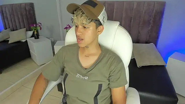 Snapshot of Dominick_jones chatting on 28, 1, 2025 Dominick jones online show from 28, 1, 2025