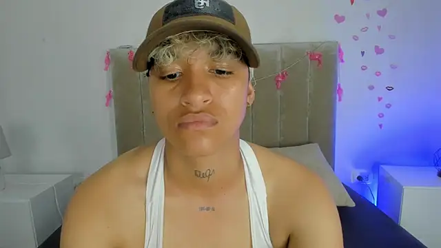 Snapshot of Dominick_jones chatting on 1, 2, 2025 Dominick jones online show from 1, 2, 2025