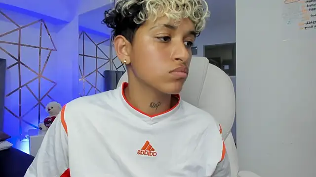 Snapshot of Dominick_jones chatting on 4, 2, 2025 Dominick jones online show from 4, 2, 2025