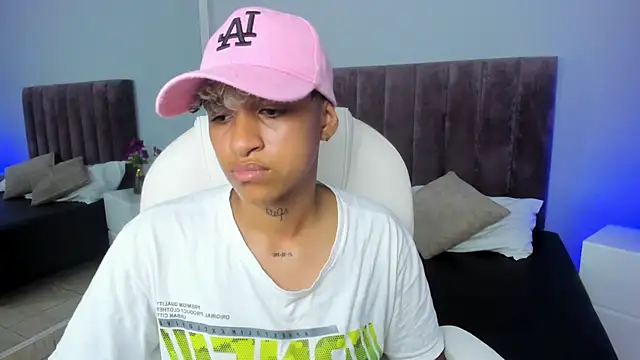 Snapshot of Dominick_jones chatting on 7, 2, 2025 Dominick jones online show from 7, 2, 2025