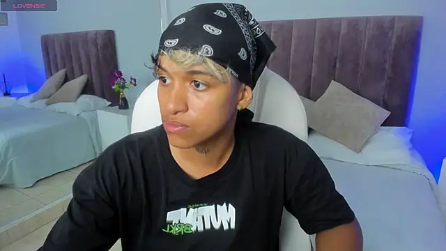 Snapshot of Dominick_jones chatting on 11, 2, 2025 Dominick jones online show from 11, 2, 2025