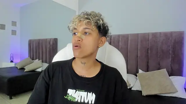 Snapshot of Dominick_jones chatting on 11, 2, 2025 Dominick jones online show from 11, 2, 2025