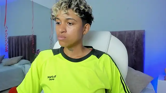 Snapshot of Dominick_jones chatting on 17, 2, 2025 Dominick jones online show from 17, 2, 2025