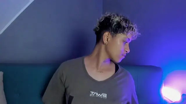 Snapshot of Dominick_jones chatting on 28, 2, 2025 Dominick jones online show from 28, 2, 2025