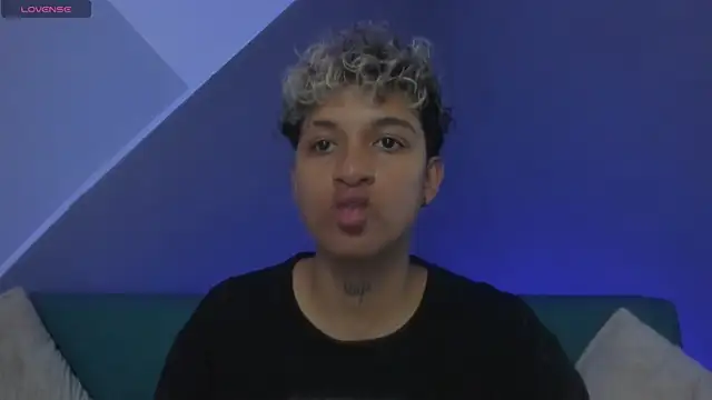 Snapshot of Dominick_jones chatting on 1, 3, 2025 Dominick jones online show from 1, 3, 2025