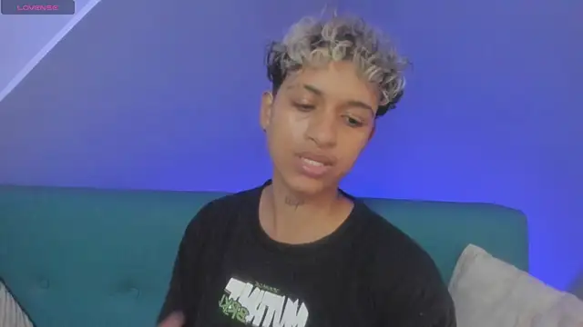 Snapshot of Dominick_jones chatting on 1, 3, 2025 Dominick jones online show from 1, 3, 2025