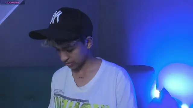 Snapshot of Dominick_jones chatting on 3, 3, 2025 Dominick jones online show from 3, 3, 2025