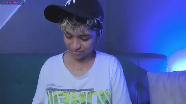 Snapshot of Dominick_jones chatting on 4, 3, 2025 Dominick jones online show from 4, 3, 2025