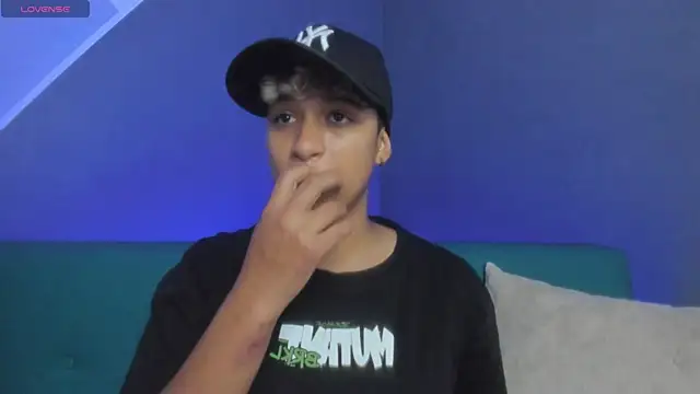 Snapshot of Dominick_jones chatting on 4, 3, 2025 Dominick jones online show from 4, 3, 2025