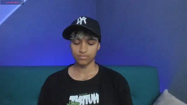 Snapshot of Dominick_jones chatting on 4, 3, 2025 Dominick jones online show from 4, 3, 2025