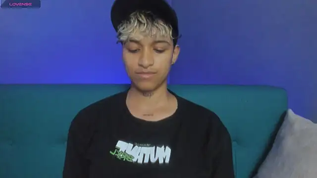 Snapshot of Dominick_jones chatting on 5, 3, 2025 Dominick jones online show from 5, 3, 2025