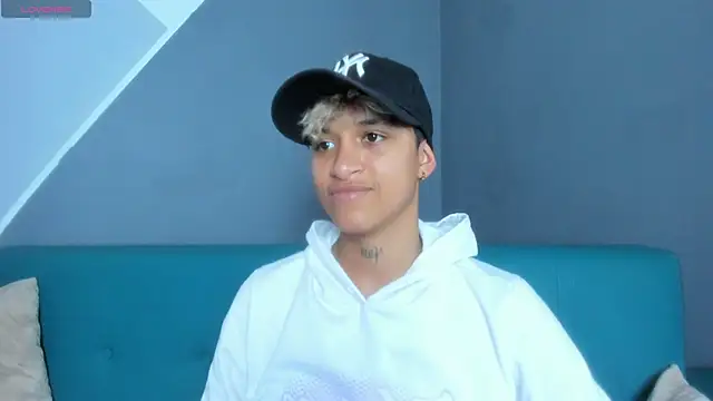 Snapshot of Dominick_jones chatting on 6, 3, 2025 Dominick jones online show from 6, 3, 2025