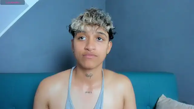 Snapshot of Dominick_jones chatting on 6, 3, 2025 Dominick jones online show from 6, 3, 2025